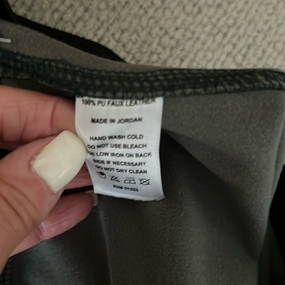 Vince Camuto 💚 - Picture 6 of 7